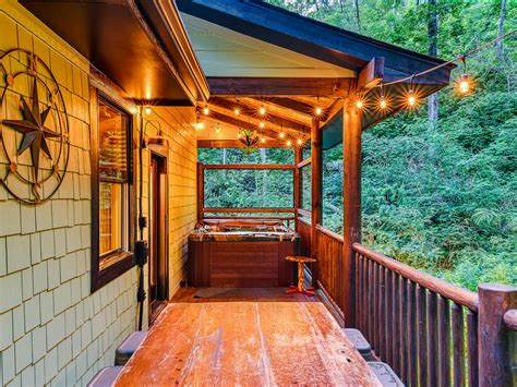 Tennessee Cabins with Hot Tub | Smoky Mountain Cabins | Vacasa