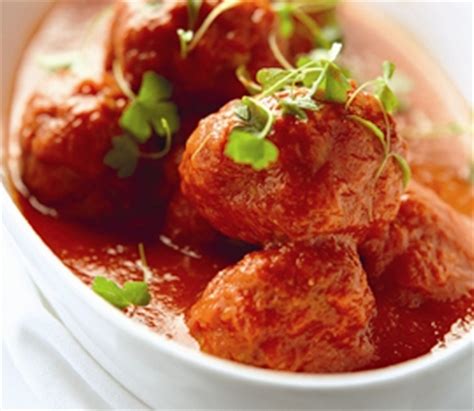 TURKEY MEATBALLS in Tomato Sauce | WizardRecipes