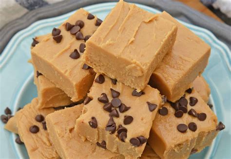 Easy Peanut Butter Fudge {6 Ingredients + a Microwave}