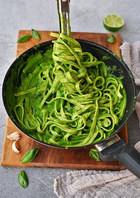 Green Spinach Pasta Sauce (Quick & Easy) - Elavegan