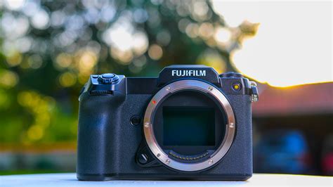 Fujifilm GFX 100S Review: Medium format power in a smaller body | Engadget