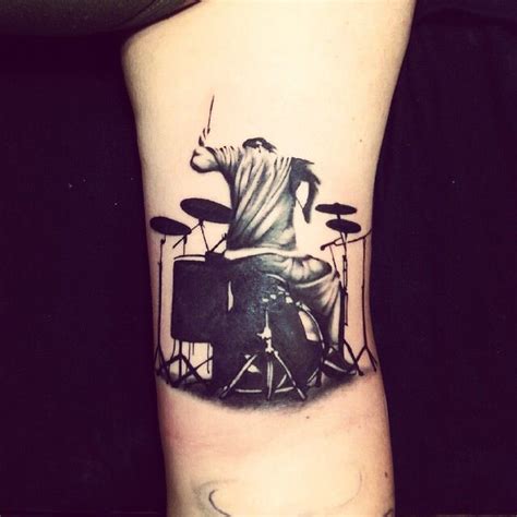 Q Tattoo Band, Drum Tattoo, Ankle Tattoo, Forearm Tattoo Men, Music Tattoo Designs, Music ...