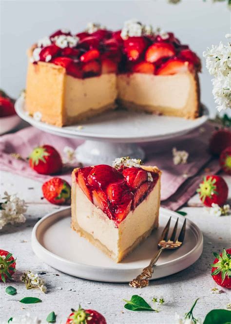 The Best Vegan Cheesecake with Strawberries - Bianca Zapatka | Recipes