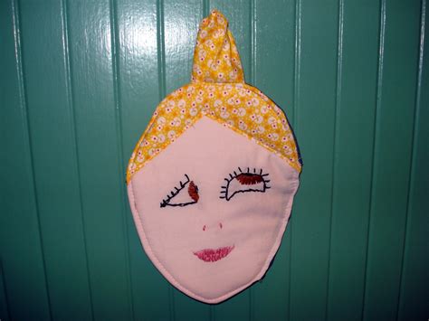 yarn, kids, dogs, and a few wierdos: How to make your own face potholder, part one