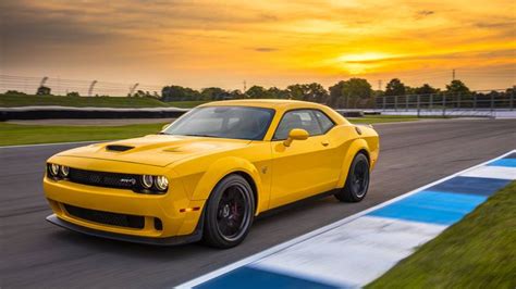 2018 Dodge Challenger Hellcat Widebody first drive | 2018 dodge challenger srt, Dodge challenger ...