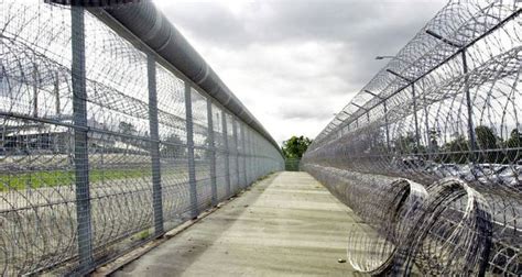 Razor Wire Prison Fence Stop Inmates Escaping and Intruders Entering