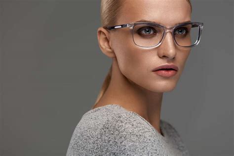 How To Choose the Perfect Glasses for Your Square-Shaped Face | OPTYX Home