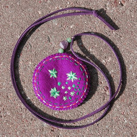 Felt pendant necklace 'Plum' (front) | Felt embroidered pend… | Flickr