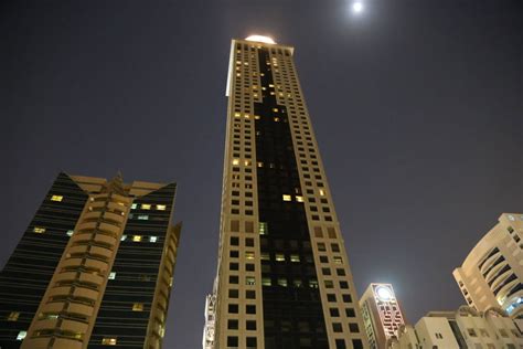 "Außenansicht bei Nacht" The Tower Plaza Hotel Dubai (Dubai ...