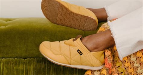 The 15 Best Women’s Indoor-Outdoor Slippers - PureWow