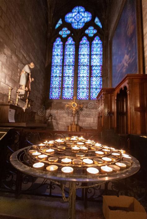 PARIS, FRANCE - DECEMBER 31, 2011: Notre Dame De Paris Cathedral ...