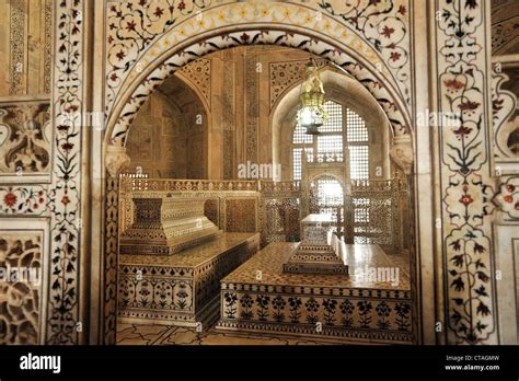 Tomb in the inner Taj Mahal, Taj Mahal, UNESCO World Heritage Site, Agra, Uttar Pradesh, India ...