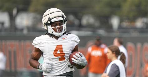 Texas Longhorns RB CJ Baxter Injured vs. Rice Owls - Sports Illustrated ...