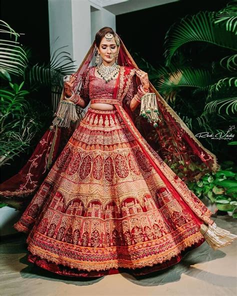 61 Fabulous Bridal Poses For The Stunning Bride-to-be | Wedding lehenga ...