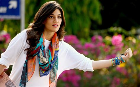 Kriti Sanon in Dilwale Wallpapers | HD Wallpapers | ID #16161