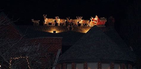 Rooftop Santa with Sleigh and Reindeer | Googleplex Murals