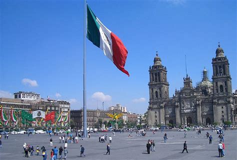 File:Plaza de la Constitucion Ciudad de Mexico City.jpg - Wikimedia Commons