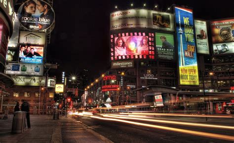 Dundas Square, Toronto [2641x1624] : r/CityPorn