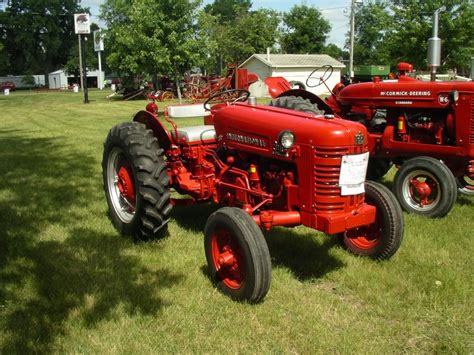 IH 300 Utility | Farmall tractors, Farmall, Tractors