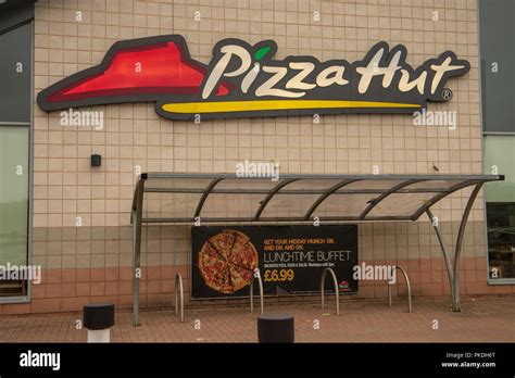 Pizza Hut at Imperial Park, Bristol Stock Photo - Alamy