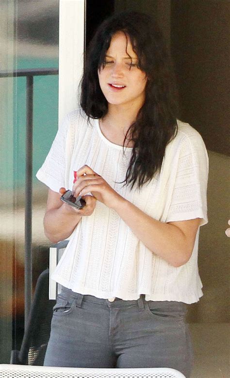 Jennifer Lawrence Without MakeUp at her hotel in Hawaii | GotCeleb