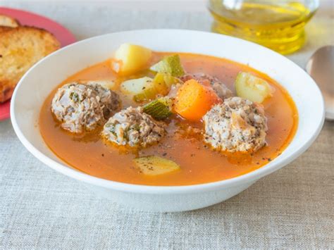 Arriba 93+ imagen receta caldo de albondigas de carne molida - Abzlocal.mx