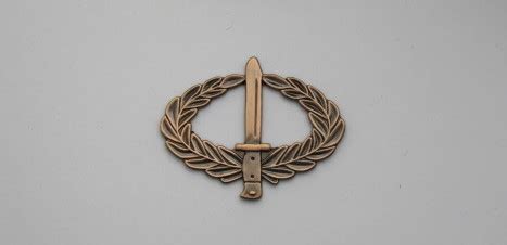 Infantry Combat Badge - Lone Pine Medals