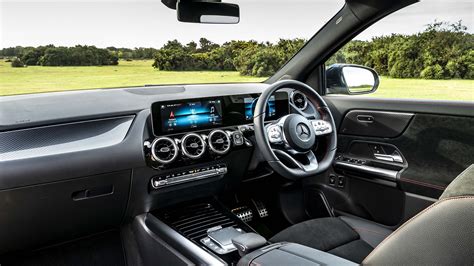 Mercedes GLA hybrid interior & comfort | DrivingElectric