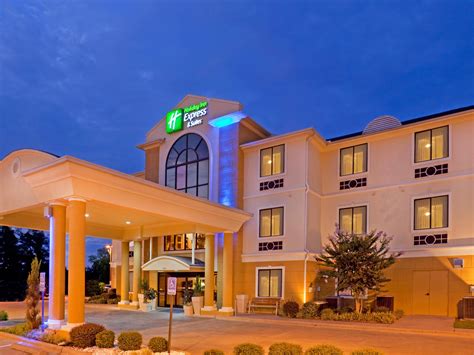 Holiday Inn Express & Suites Mount Pleasant Hotel by IHG