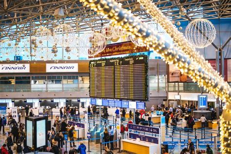 Deck the Terminals: 10 Airports with Over-the-Top Holiday Decorations ...