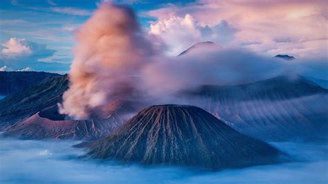 Volcanes de la isla de Java en Indonesia