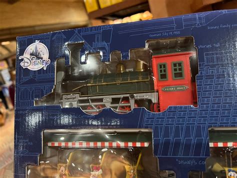 PHOTOS: New Disney Parks Lionel Train Set Steams Into Walt Disney World ...