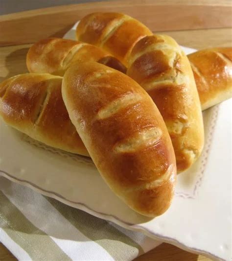 Small Vienna Breads | Vienna bread, Easy bread recipes, Easy bread