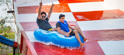 Have fun with friends on Backlash water ride