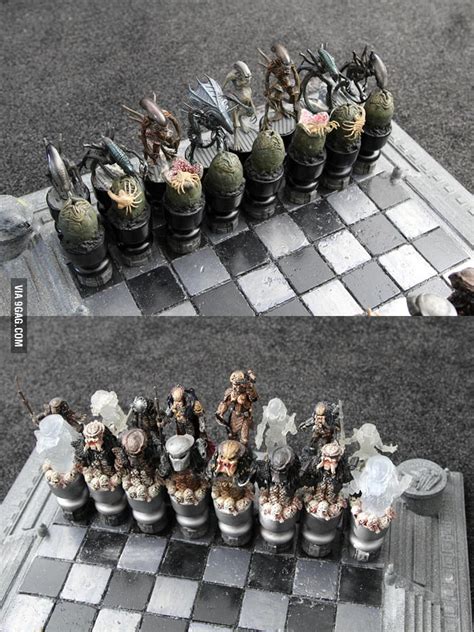 Alien vs Predator chess set - 9GAG