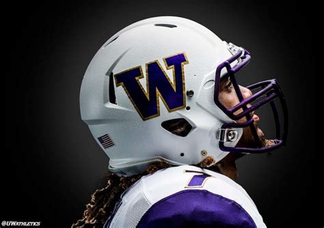 A look at the new Washington Huskies football uniforms from Nike. Photo ...