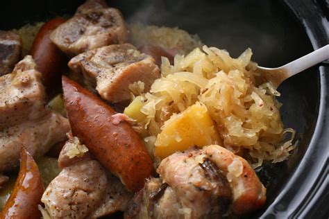 Crockpot Sausage Sauerkraut and Potatoes – 99easyrecipes