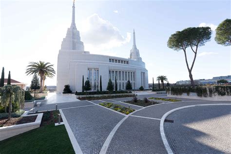 The Mormon Temple in Rome paved with Italian porphyry opens to public