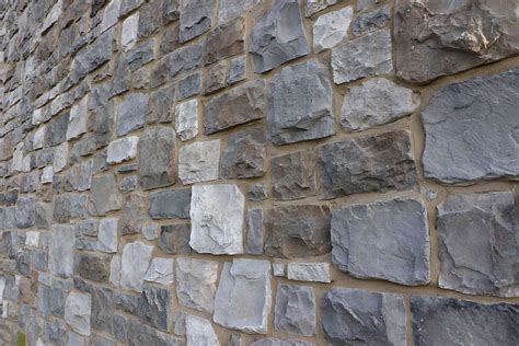 Choosing the Right Quality Stone Veneer Color and Style for Your Project in the US