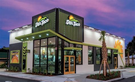 Franchisors Revamp Restaurants to Meet Drive-thru Demand | Franchise Operations | franchisetimes.com