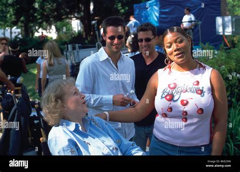 QUEEN LATIFAH O/S 'BRINGING DOWN THE HOUSE' (2003) WITH BETTY WHITE QLAT 001-29 Stock Photo - Alamy