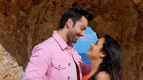 Neha Kakkar and Himansh Kohli's 'Oh Humsafar' song is perfect for lovers—Watch | Music News ...