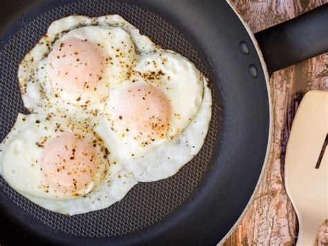 Garlic Eggs Over Easy Recipe | CDKitchen.com