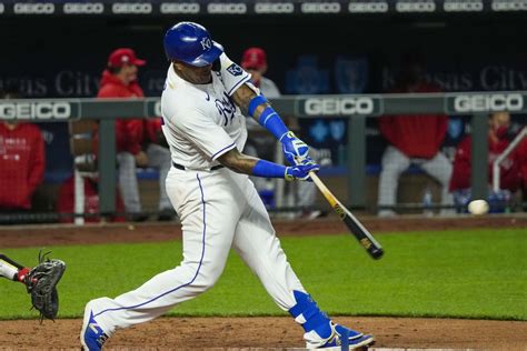 Salvador Perez reaches 1,000 hits for his career - Royals Review