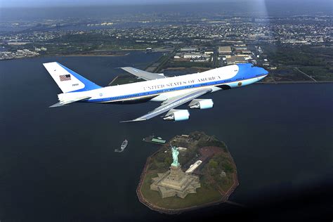 Air Force One photo op incident - Wikipedia