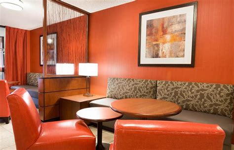 Drury Inn & Suites St. Louis Airport - Drury Hotels