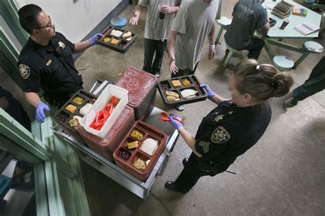 Serving Thanksgiving dinner at the Yakima County jail | News Watch ...