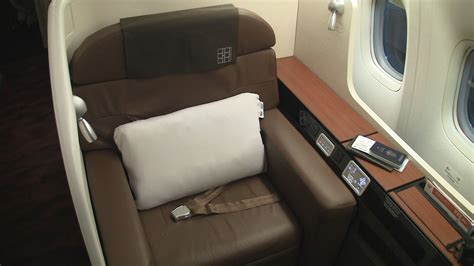 Japan Airlines Review (Video) | 777-300 First Class Seat 1A - modhop.com