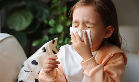 100 day cough could cause three symptoms in early stages | Express.co.uk