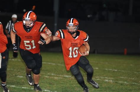 Versailles football team loses by 1 to Delphos St. John’s - Daily ...